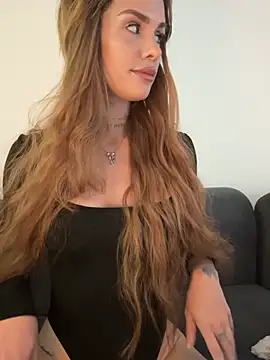 Snapshot of EmiliaCatalina chatting on May 24, 7:41 pm EmiliaCatalina online show from May 24, 7:41 pm