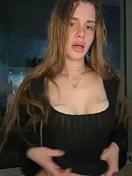 Snapshot of EmiliaCatalina chatting on May 27, 12:29 am EmiliaCatalina online show from May 27, 12:29 am