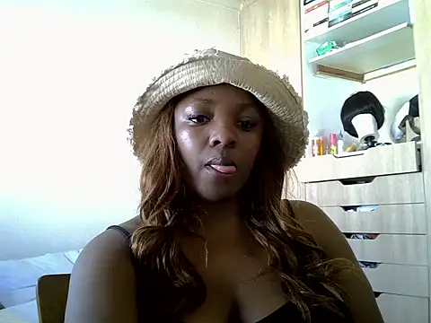 Snapshot of QuennNandi chatting on October 29, 2:52 pm QuennNandi online show from October 29, 2:52 pm