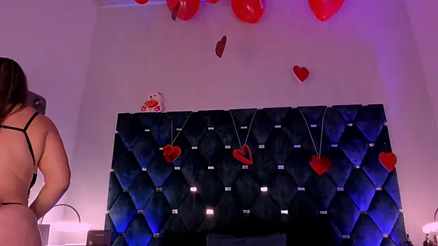 laura bassi online show from February 15, 12:43 pm