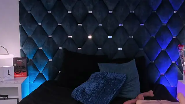 laura bassi online show from March 9, 1:35 am