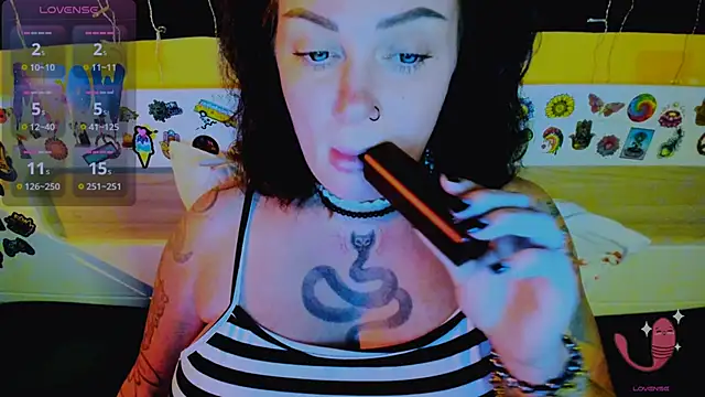 EllieOz online show from November 25, 5:46 pm