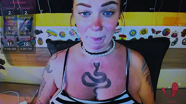 Snapshot of EllieOz chatting on February 16, 1:40 pm EllieOz online show from February 16, 1:40 pm