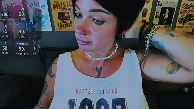 EllieOz online show from May 30, 2:36 pm