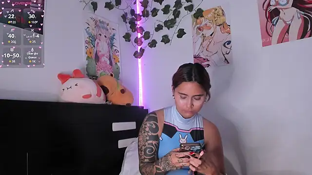 Snapshot of Violette-Ramirez01 chatting on December 21, 3:31 pm Violette-Ramirez01 online show from December 21, 3:31 pm