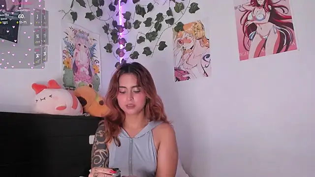 Snapshot of Violette-Ramirez01 chatting on December 22, 3:22 pm Violette-Ramirez01 online show from December 22, 3:22 pm