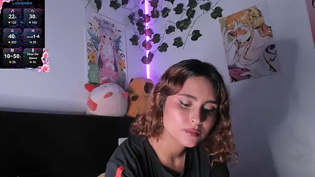 Snapshot of Violette-Ramirez01 chatting on February 7, 8:31 pm Violette-Ramirez01 online show from February 7, 8:31 pm