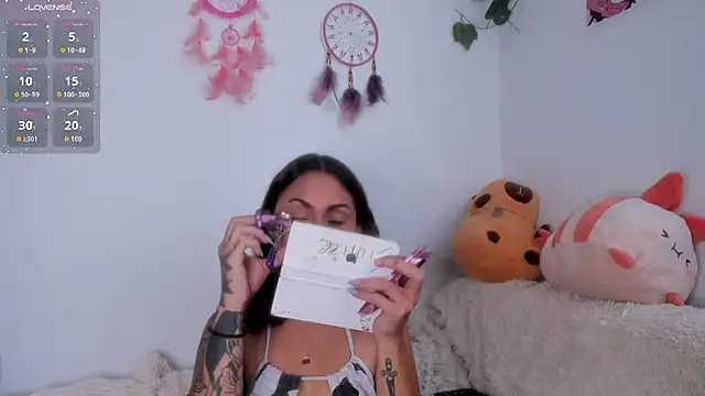 Violette-Ramirez01 online show from February 10, 6:34 pm