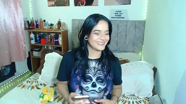 Snapshot of JossieGrey chatting on January 21, 10:30 am JossieGrey online show from January 21, 10:30 am