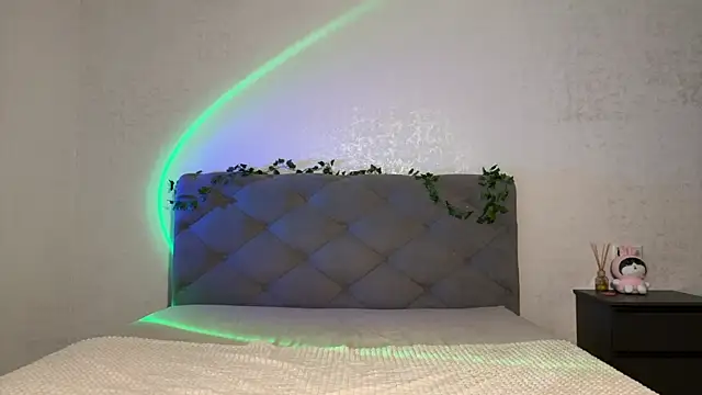 Snapshot of GracefulCharm chatting on February 23, 11:24 pm GracefulCharm online show from February 23, 11:24 pm