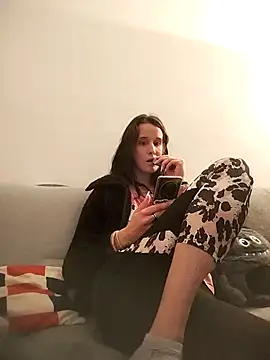 LauraBaby online show from October 5, 5:55 pm