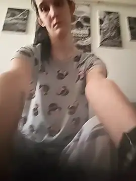 LauraBaby online show from April 10, 1:38 pm