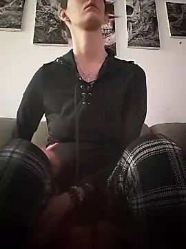 LauraBaby online show from April 13, 4:12 pm