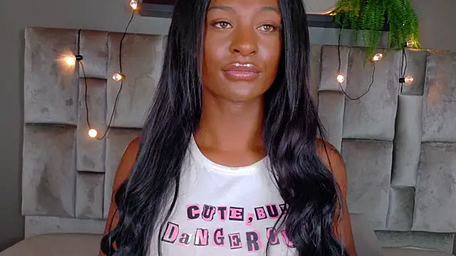 Snapshot of nahomi_campbell chatting on July 10, 8:33 pm nahomi campbell online show from July 10, 8:33 pm