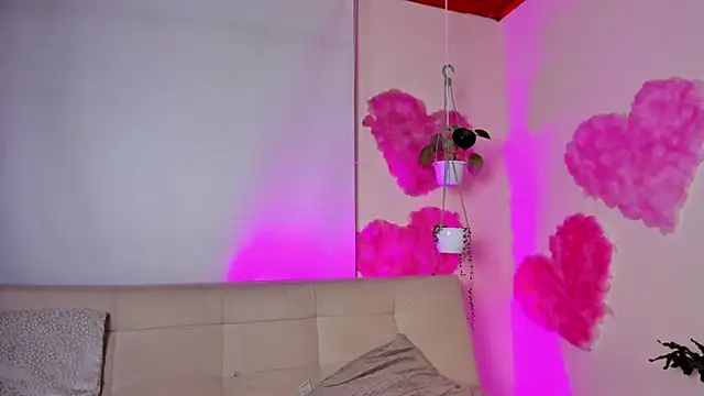 roselinedior online show from February 15, 4:34 pm