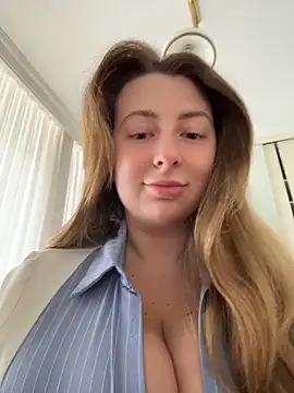 curvyflawless online show from May 29, 8:23 am
