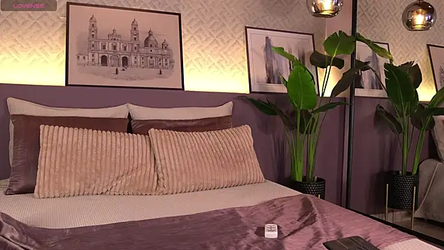 ElleDiane online show from February 12, 1:09 am