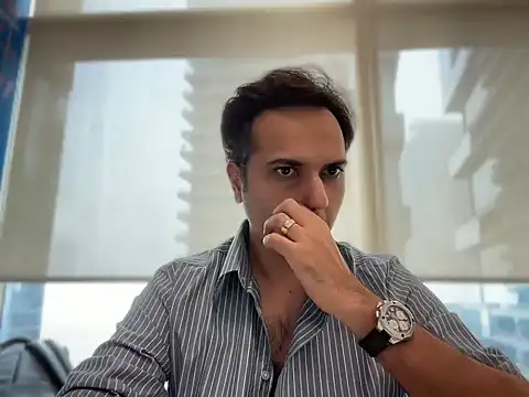 Snapshot of immog727 chatting on February 1, 9:19 am immog727 online show from February 1, 9:19 am