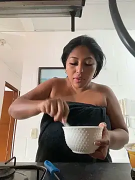 emmyjhonson07 online show from December 4, 1:09 pm