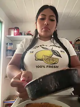 Snapshot of emmyjhonson07 chatting on February 28, 1:23 pm emmyjhonson07 online show from February 28, 1:23 pm