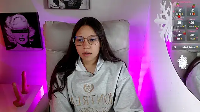 Snapshot of SamanthaRoldaan chatting on January 6, 2:21 pm SamanthaRoldaan online show from January 6, 2:21 pm