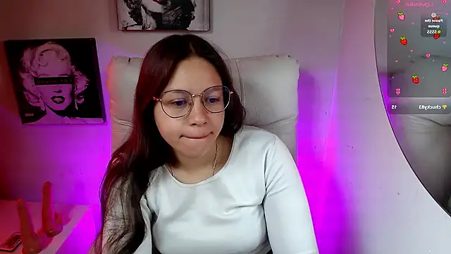 Snapshot of SamanthaRoldaan chatting on January 10, 1:35 pm SamanthaRoldaan online show from January 10, 1:35 pm