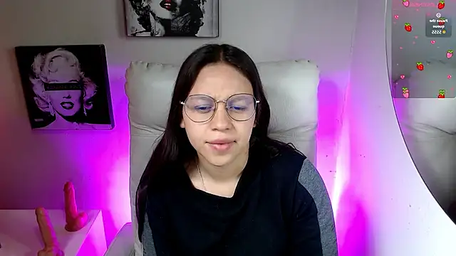 Snapshot of SamanthaRoldaan chatting on January 12, 1:05 pm SamanthaRoldaan online show from January 12, 1:05 pm