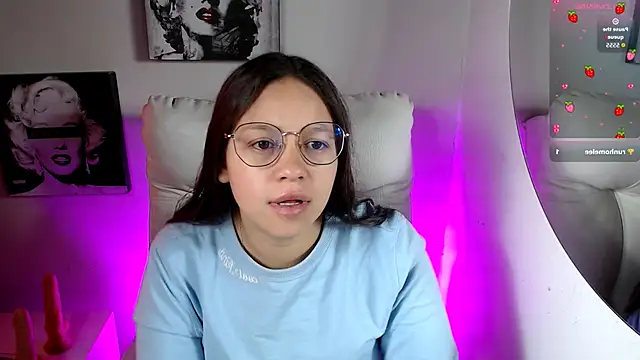 Snapshot of SamanthaRoldaan chatting on January 13, 1:38 pm SamanthaRoldaan online show from January 13, 1:38 pm