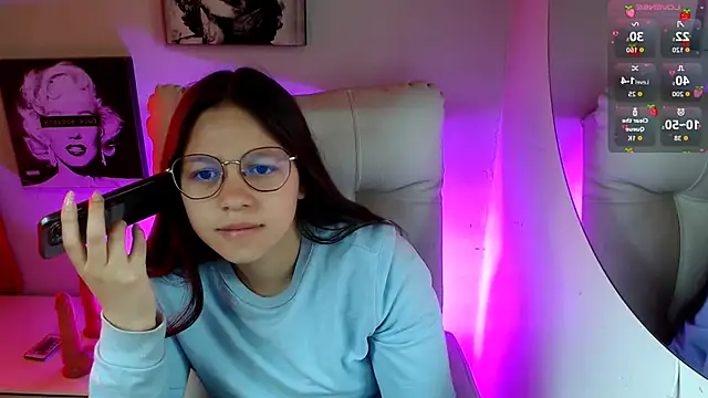 Snapshot of SamanthaRoldaan chatting on January 19, 1:59 pm SamanthaRoldaan online show from January 19, 1:59 pm