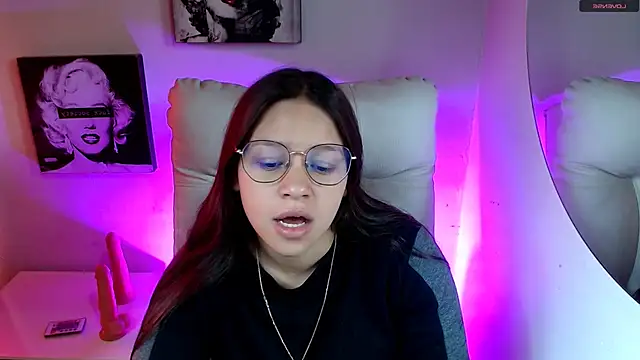 Snapshot of SamanthaRoldaan chatting on February 7, 1:48 pm SamanthaRoldaan online show from February 7, 1:48 pm