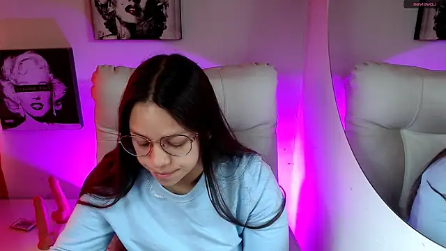 Snapshot of SamanthaRoldaan chatting on February 8, 1:58 pm SamanthaRoldaan online show from February 8, 1:58 pm