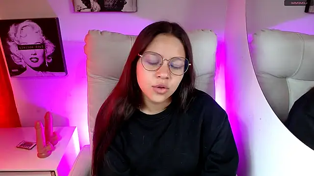 Snapshot of SamanthaRoldaan chatting on February 9, 2:43 pm SamanthaRoldaan online show from February 9, 2:43 pm