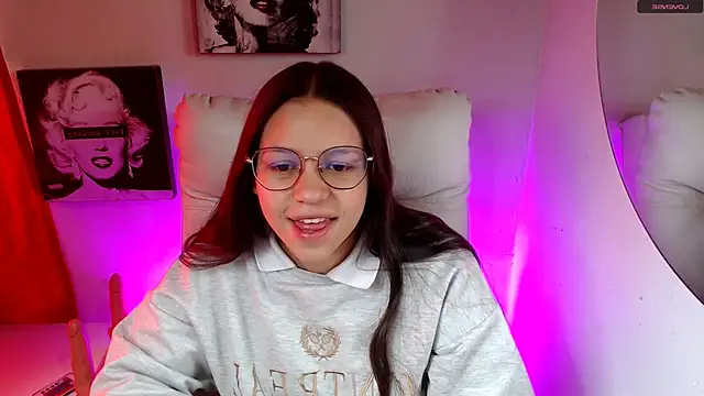 Snapshot of SamanthaRoldaan chatting on February 10, 1:15 pm SamanthaRoldaan online show from February 10, 1:15 pm