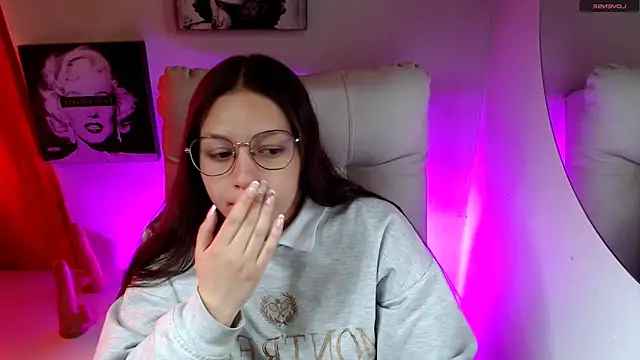 Snapshot of SamanthaRoldaan chatting on February 11, 2:44 pm SamanthaRoldaan online show from February 11, 2:44 pm