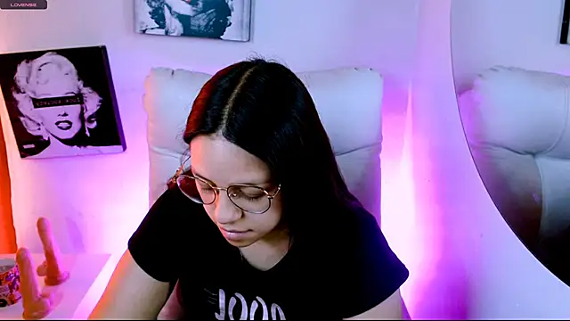 Snapshot of SamanthaRoldaan chatting on February 27, 3:34 pm SamanthaRoldaan online show from February 27, 3:34 pm