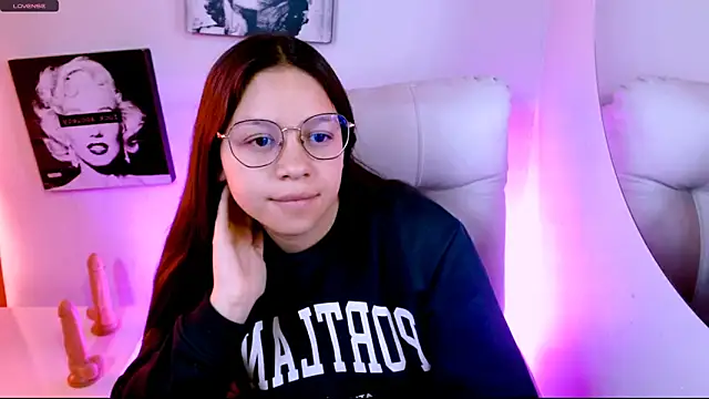 Snapshot of SamanthaRoldaan chatting on March 3, 2:34 pm SamanthaRoldaan online show from March 3, 2:34 pm