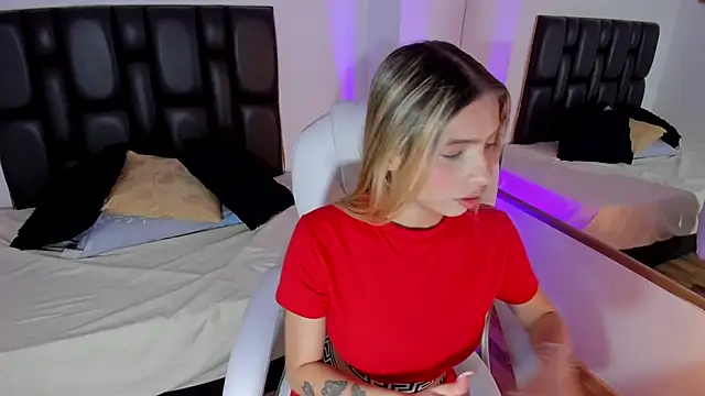 Snapshot of lana-rosse chatting on March 12, 7:17 pm lana-rosse online show from March 12, 7:17 pm