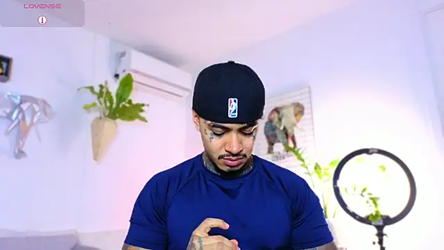 JordanSmiith  online show from December 15, 8:35 pm