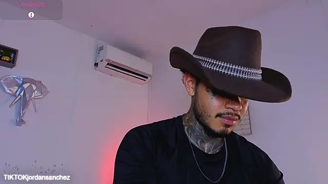 JordanSmiith  online show from January 6, 8:45 pm