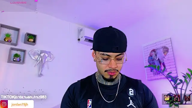 JordanSmiith  online show from March 30, 8:54 pm