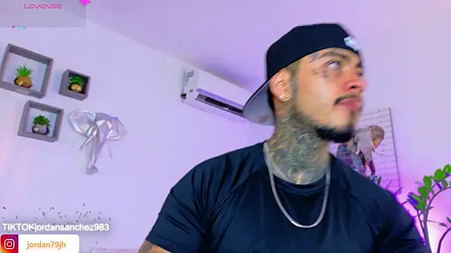 JordanSmiith  online show from April 4, 8:28 pm