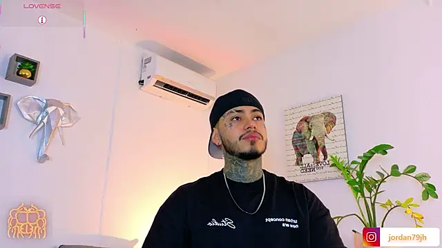 JordanSmiith  online show from July 4, 8:59 pm