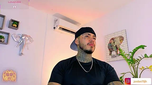 JordanSmiith  online show from July 7, 10:58 pm