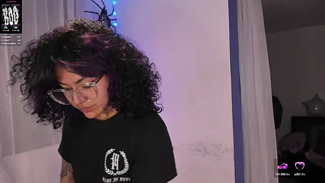 Snapshot of witchviolet chatting on January 4, 4:55 am witchviolet online show from January 4, 4:55 am