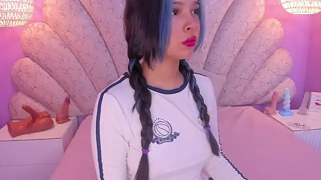 chloe watson  online show from February 22, 9:59 pm