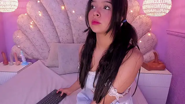 chloe watson  online show from February 27, 10:53 pm