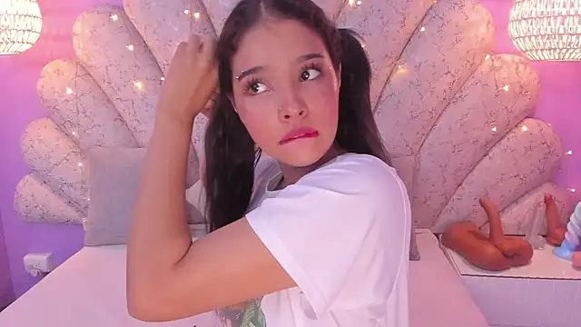 chloe watson  online show from March 2, 8:07 pm