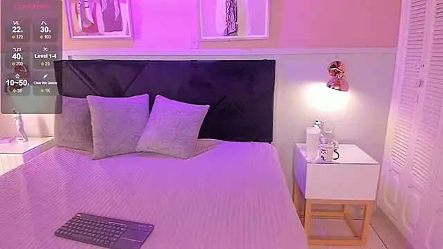 Snapshot of chloe_watson_ chatting on April 23, 8:00 pm chloe watson online show from April 23, 8:00 pm