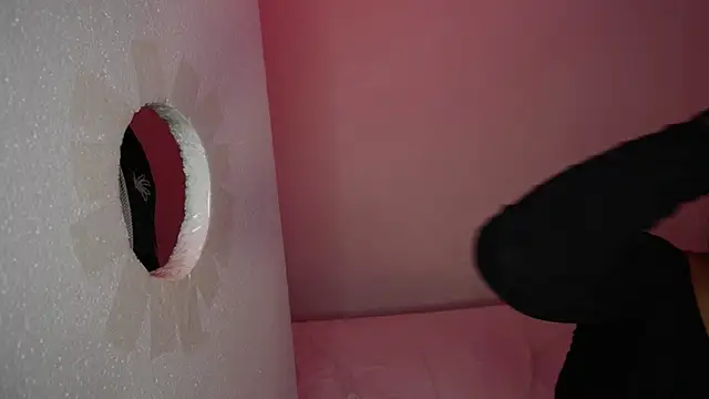 Snapshot of forever__young chatting on February 11, 6:11 pm forever young online show from February 11, 6:11 pm