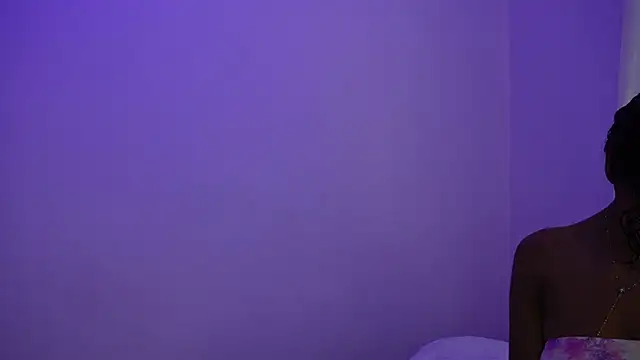 Snapshot of forever__young chatting on February 19, 5:27 pm forever young online show from February 19, 5:27 pm